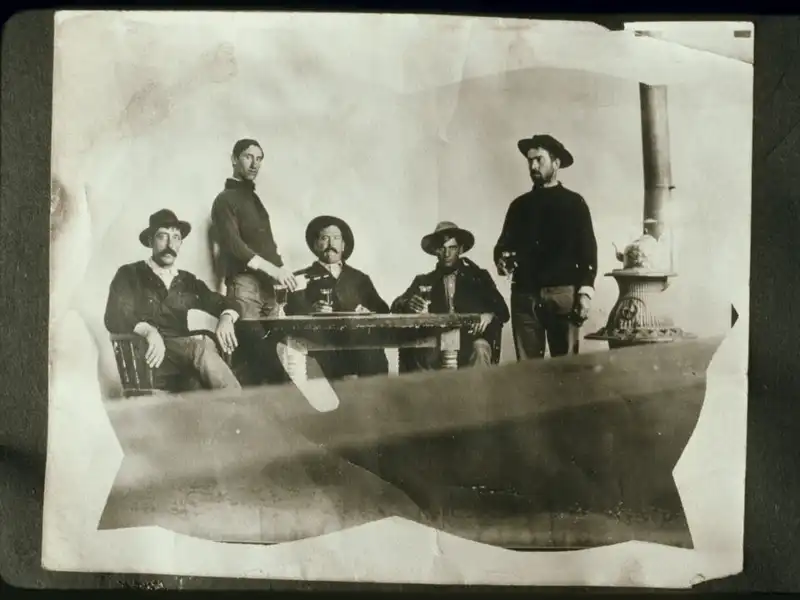 Tạp chí du lịch Wanderlust Tips 20 bức ảnh xưa cũ của những quầy bar khách sạn nổi tiếng thế giới