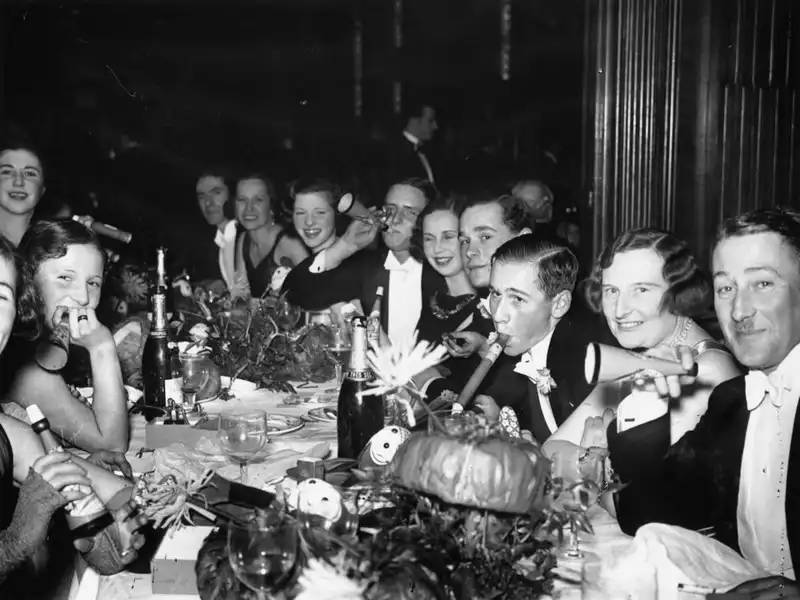 Tạp chí du lịch Wanderlust Tips 20 bức ảnh xưa cũ của những quầy bar khách sạn nổi tiếng thế giới