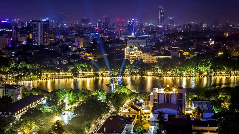 "Night Tour" hướng đi mới cho tuyến buýt mui trần tại Hà Nội 6 Tạp chí du lịch Wanderlust Tips Night Tour hướng đi mới cho tuyến buýt mui trần tại Hà Nội