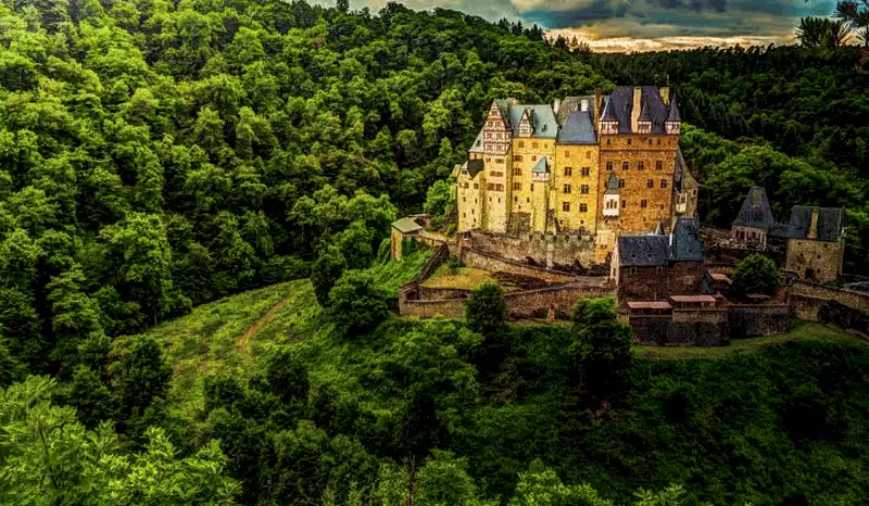 Tạp chí Du lịch Wanderlust Tips 10 quốc gia được du lịch nhiều nhất thế giới 