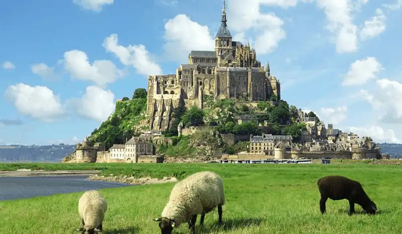 15 lâu đài thời Trung cổ lâu đời nhất thế giới 19 Tạp chí Du lịch Wanderlust Tips 15 lâu đài thời Trung cổ lâu đời nhất thế giới