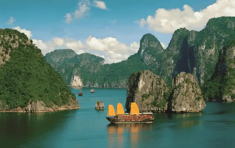 17 lý do du khách nên tới Việt Nam, theo Telegraph 7 Tạp chí du lịch Wanderlust Tips 17 lý do du khách nên tới ghé thăm Việt Nam, theo Telegraph