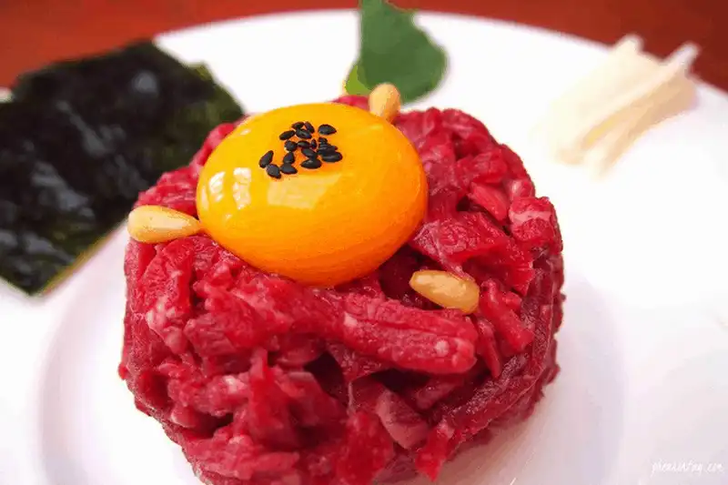 4 món thịt sống "độc nhất vô nhị" trên thế giới 6 Tạp chí Du lịch Wanderlust Tips 4 món thịt sống "độc nhất vô nhị" trên thế giới