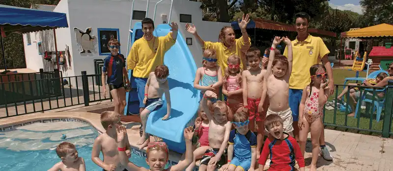 8 cách giúp trẻ nhỏ dễ dàng kết bạn khi đi du lịch 6 Tạp chí Du lịch Wanderlust Tips 8 cách giúp con bạn kết bạn khi đi du lịch