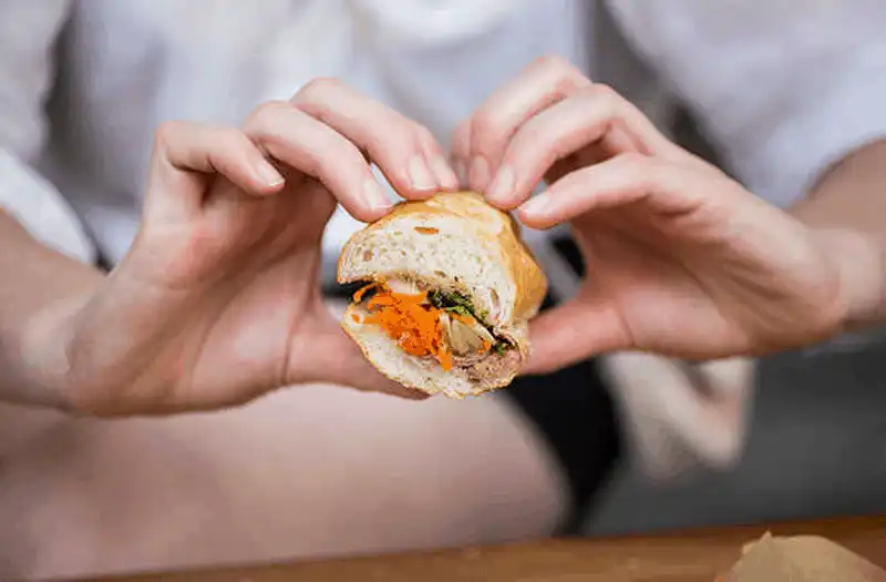 Tạp chí Du lihcj Wanderlust Tips 9 món ăn đường phố ở Hà Nội nhất định phải thử