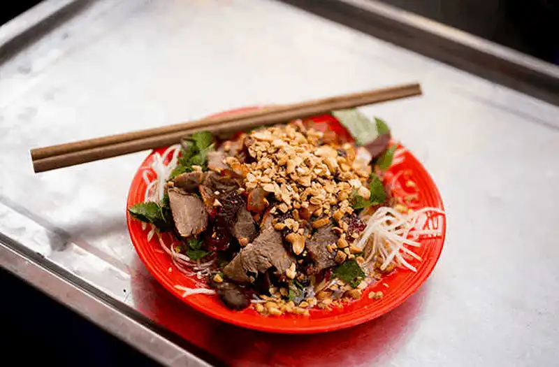 Tạp chí Du lihcj Wanderlust Tips 9 món ăn đường phố ở Hà Nội nhất định phải thử