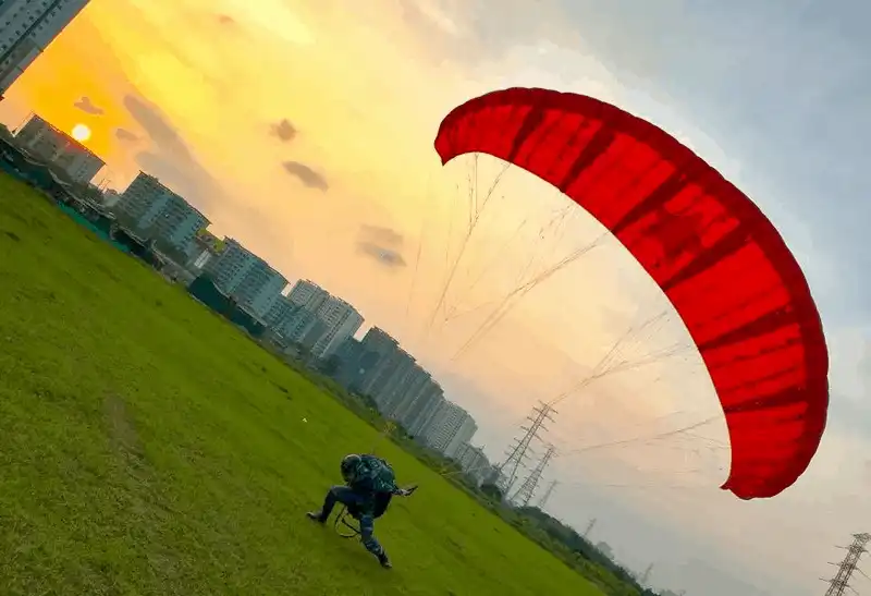 Tạp chí du lịch Wanderlust Tips Chàng trai 9x và mơ ước được đem dù lượn bay khắp thế gian