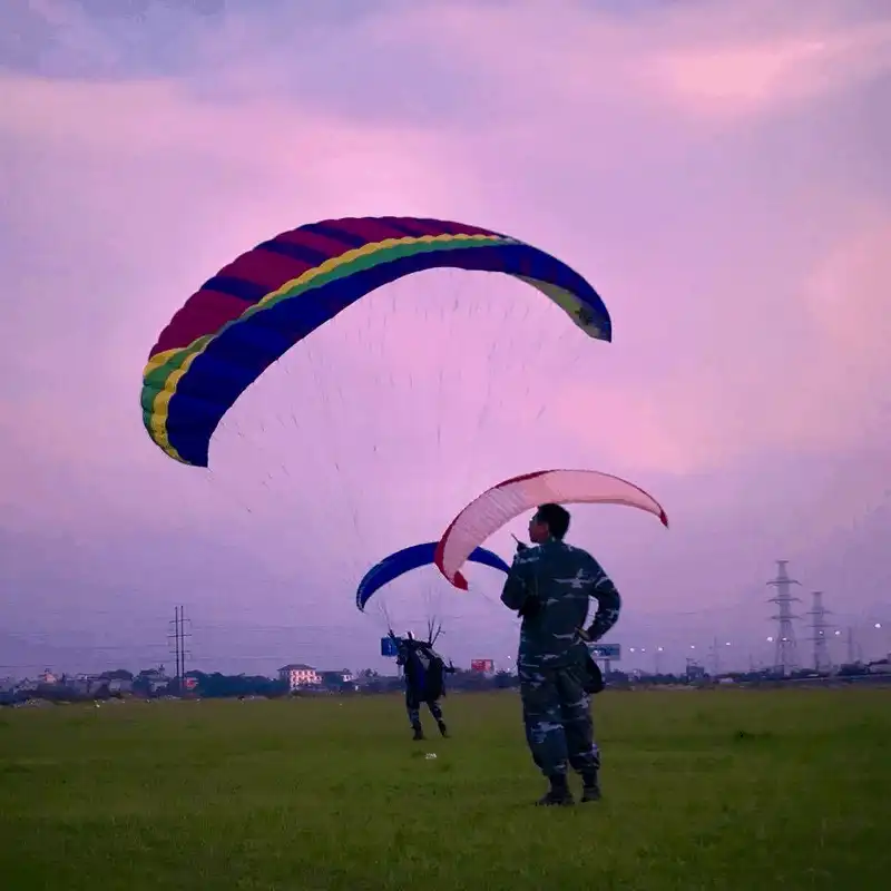 Tạp chí du lịch Wanderlust Tips Chàng trai 9x và mơ ước được đem dù lượn bay khắp thế gian