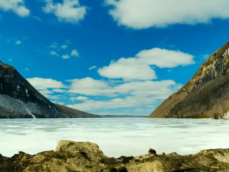 Tạp chí du lịch Wanderlust Tips Điểm danh 10 hồ nước đẹp nhất nước Mỹ