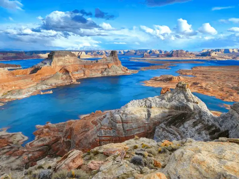 Tạp chí du lịch Wanderlust Tips Điểm danh 10 hồ nước đẹp nhất nước Mỹ