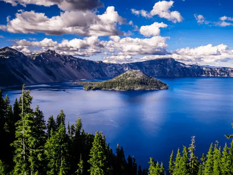 Tạp chí du lịch Wanderlust Tips Điểm danh 10 hồ nước đẹp nhất nước Mỹ