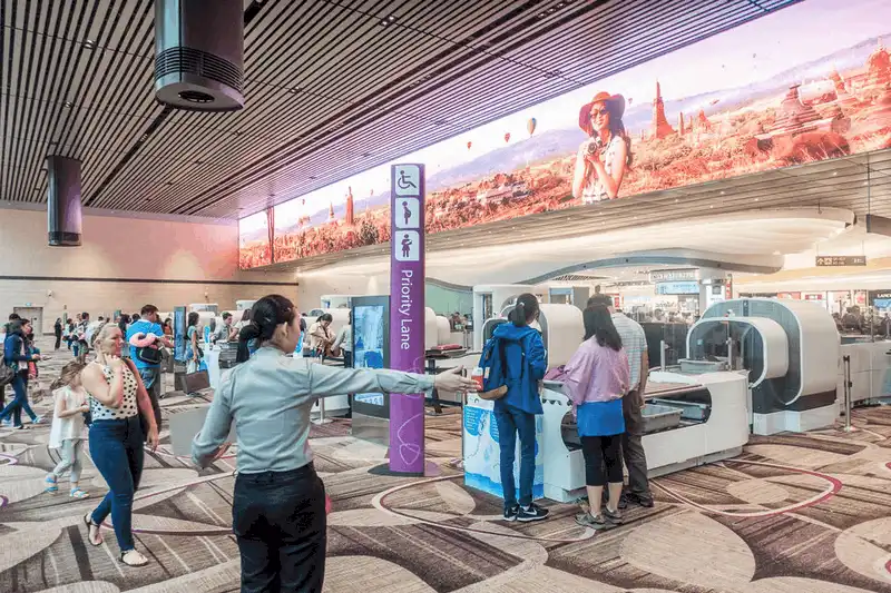 Tạp chí du lịch Wanderlust Tips Ghé thăm sân bay Changi số 1 thế giới