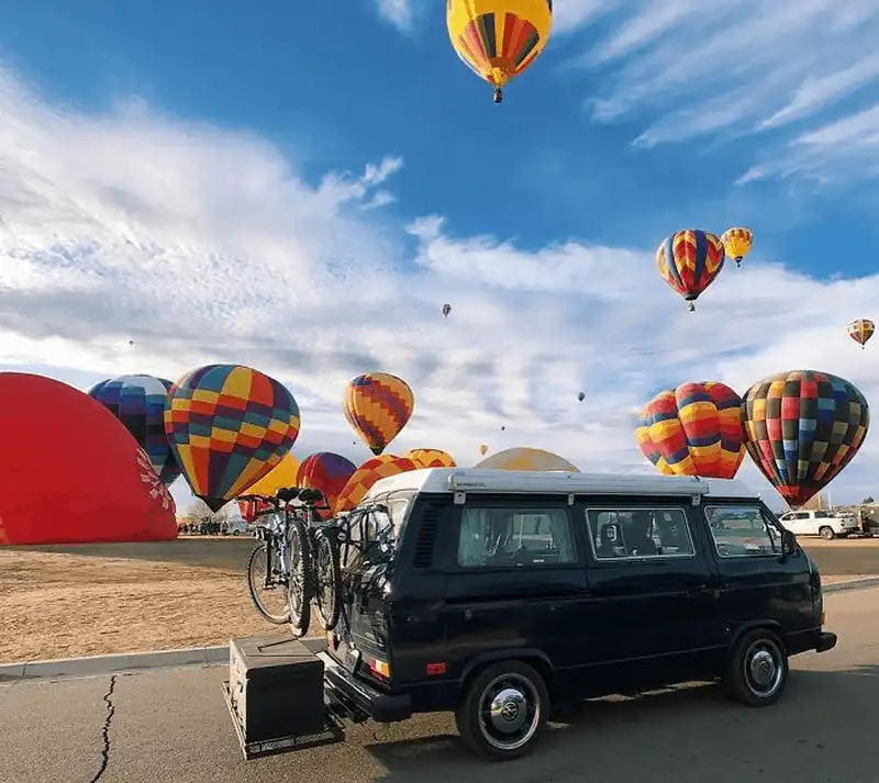 Tạp chí du lịch Wanderlust Tips Hành trình du lịch thế giới trên những chiếc xe tự lái 