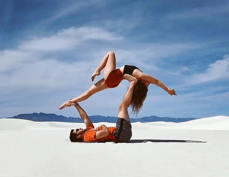 Tạp chí du lịch Wanderlust Tips Hành trình du lịch thế giới trên những chiếc xe tự lái 