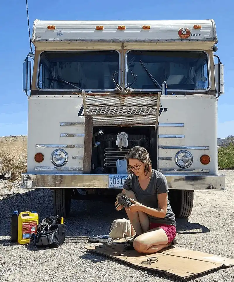 Tạp chí du lịch Wanderlust Tips Hành trình du lịch thế giới trên những chiếc xe tự lái 