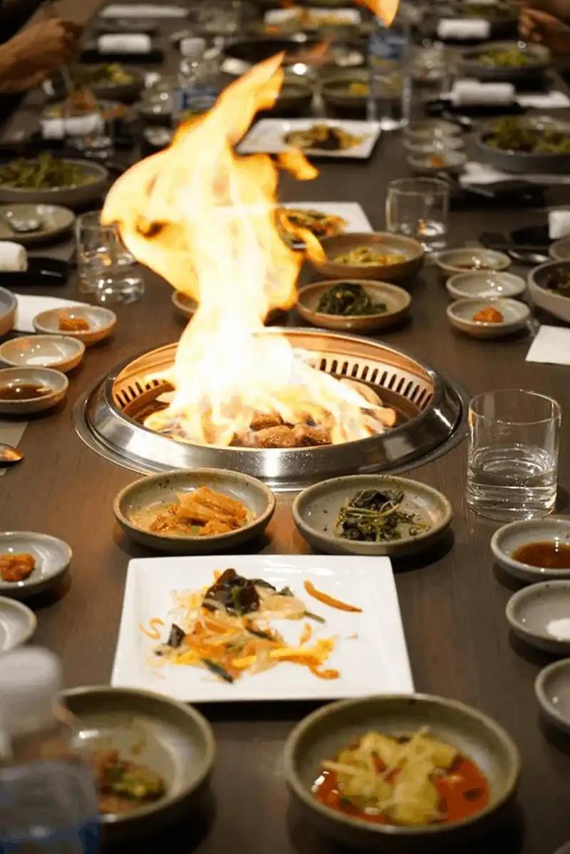 Tạp chí du lịch Wanderlust Tips Hành trình Hello World khám phá Seoul truyền thống và hiện đại