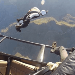 wanderlust tips nguoi choi wingsuit flying lieu linh chinh phuc do cao 2500m 0