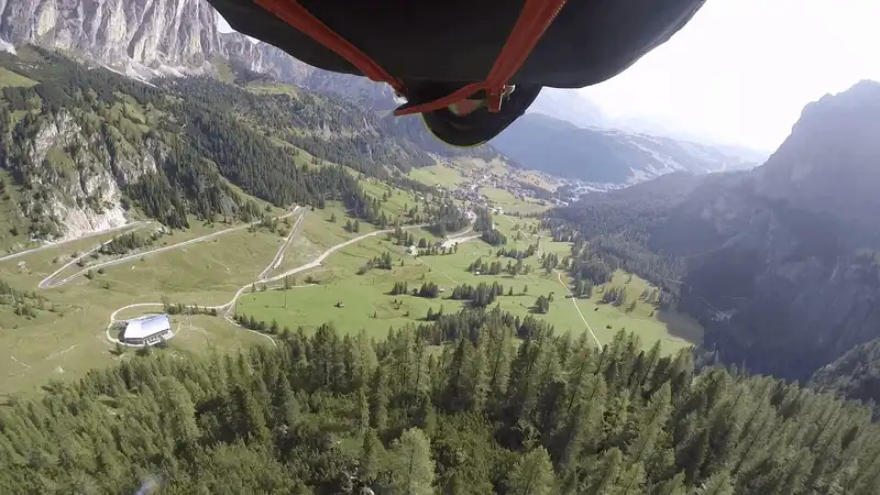 Người chơi wingsuit flying liều lĩnh chinh phục độ cao gần 2.500m 7 Tạp chí du lịch Wandelrust Tips Người chơi wingsuit flying liều lĩnh chinh phục độ cao 2.500m