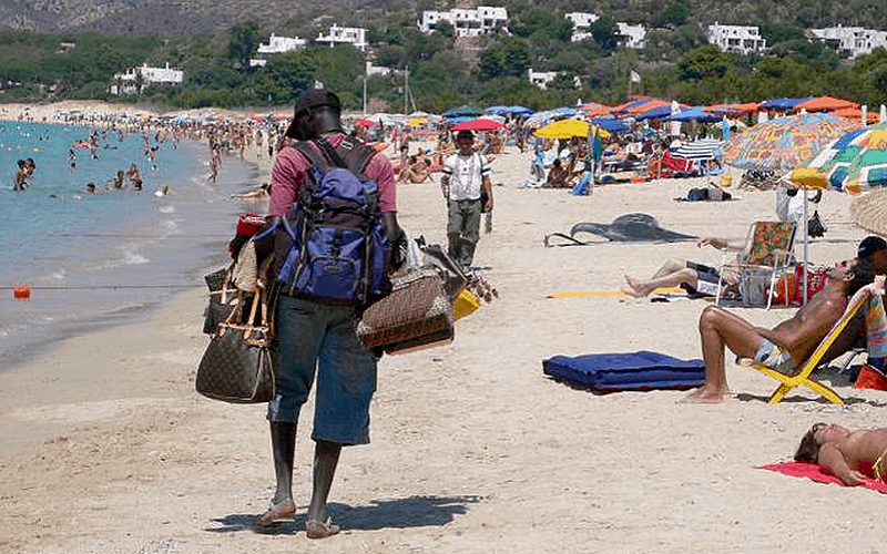 Chịu phạt 6.000Euro nếu du khách mua hàng giả ở Ý 5 Wanderlust tips 5 khach du lich o y co doi mat voi tien phat len den 6 000usd neu mua hang gia 1 1