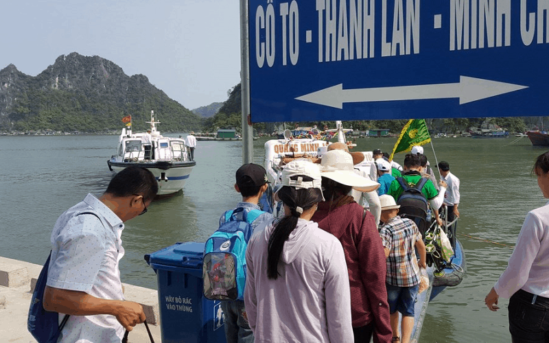 5000 du khách bắt đầu trở về đất liền sau 2 ngày mắc kẹt ở đảo Cô Tô