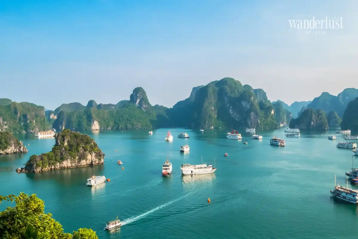 Wanderlust Tips don binh minh tren boong tau giua vinh ha long 02