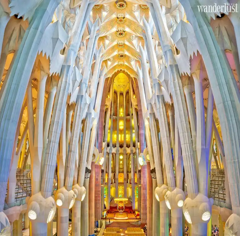 Tạp chí Du lịch Wanderlust Tips Những bí mật của nhà thờ cao nhất Châu Âu La Sagrada Familia