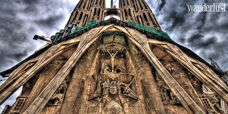Tạp chí Du lịch Wanderlust Tips Những bí mật của nhà thờ cao nhất Châu Âu La Sagrada Familia