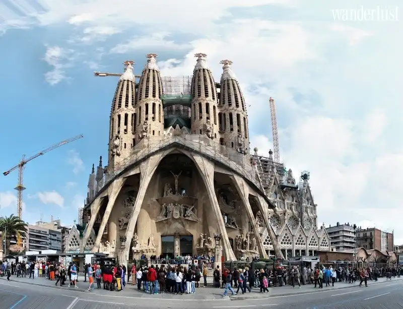 Tạp chí Du lịch Wanderlust Tips Những bí mật của nhà thờ cao nhất Châu Âu La Sagrada Familia