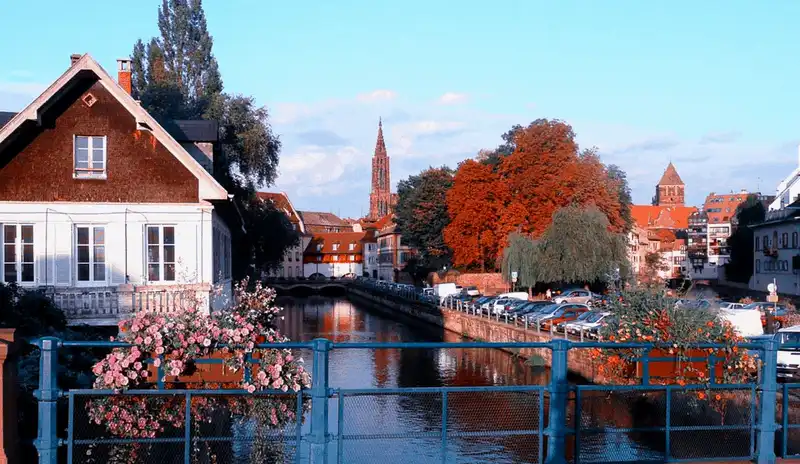 10 địa điểm bạn nhất định phải ghé thăm khi đến Pháp 10 Tạp chí du lịch Wanderlust Tips - 10 địa điểm du khách nhất định phải ghé thăm khi đến Pháp