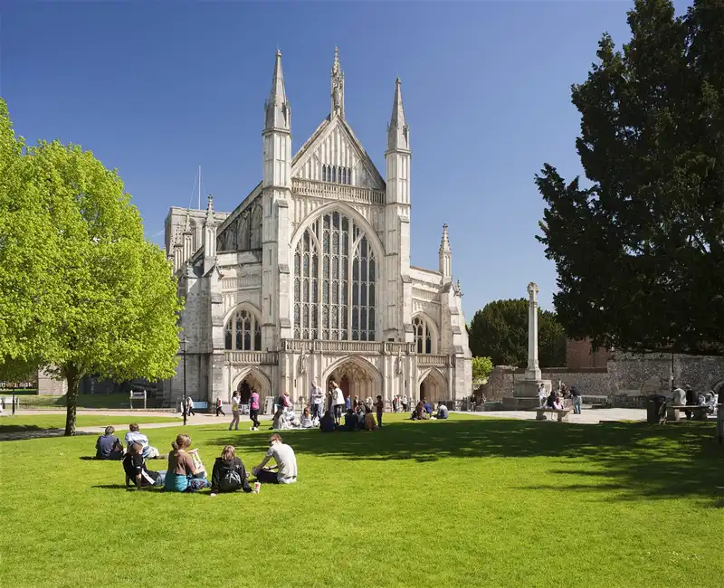 8 địa điểm thú vị gần thủ đô London mà bạn có thể đi trong ngày 9 Tạp chí du lịch Wanderlust Tips - 8 chuyến đi tuyệt nhất trong ngày khởi hành từ London
