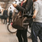 Tạp chí du lịch Wanderlust Tips - Ghi nhớ 10 mẹo chống móc túi khi đi du lịch