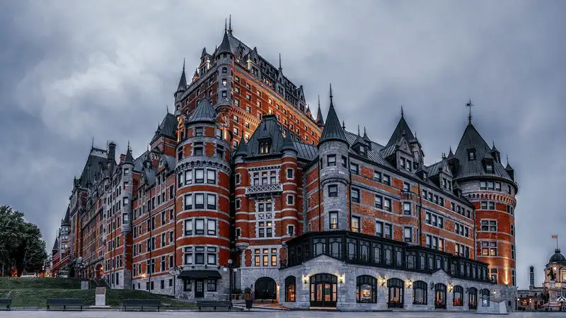 Tạp chí du lịch Wanderlust Tips Le Château Frontenac, khách sạn được chụp ảnh nhiều nhất thế giới