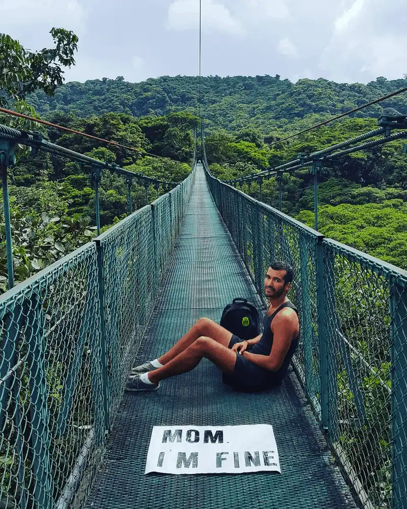 Tạp chí du lịch Wanderlust Tips Jonathan, chàng trai bỏ nhà đi du lịch nhưng vẫn không làm mẹ lo lắng