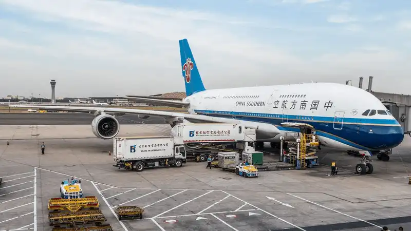Tạp chí du lịch Wanderlust Tips China Southern Airlines - hãng hàng không tốt nhất Trung Quốc