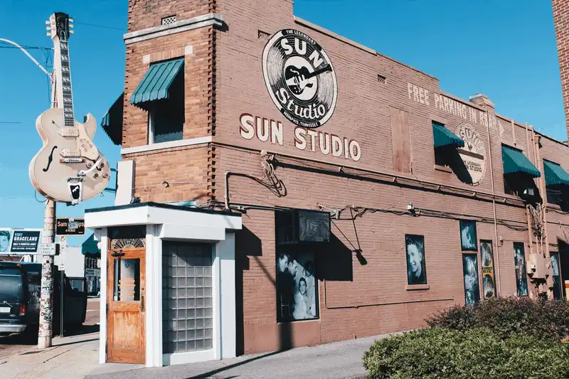 Tạp chí du lịch Wanderlust Tips Đi đâu cho tháng 8 thêm rực rỡ?