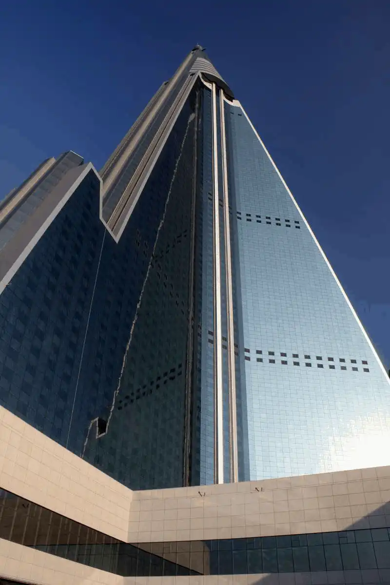 Khách sạn Ryugyong của Triều Tiên xây 3 thập kỷ vẫn chưa xong 8 Tạp chí du lịch Wanderlust Tips Khách sạn Ryugyong của Triều Tiên xây 3 thập kỷ chưa xong