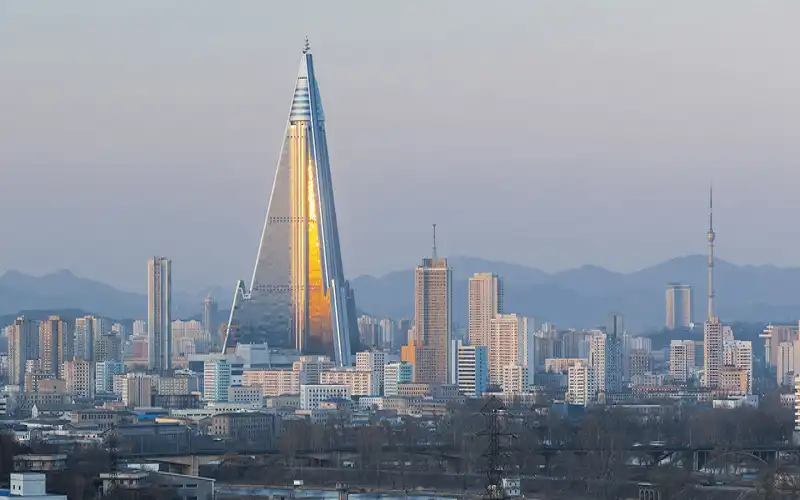 Tạp chí du lịch Wanderlust Tips Khách sạn Ryugyong của Triều Tiên xây 3 thập kỷ chưa xong