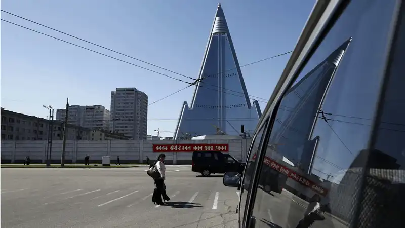 Khách sạn Ryugyong của Triều Tiên xây 3 thập kỷ vẫn chưa xong 6 Tạp chí du lịch Wanderlust Tips Khách sạn Ryugyong của Triều Tiên xây 3 thập kỷ chưa xong