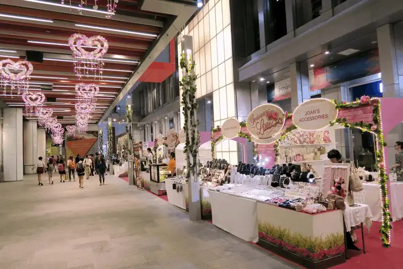 Tạp chí du lịch Wanderlust Tips Orchard Road - con đường mua sắm nổi tiếng nhất Châu Á 