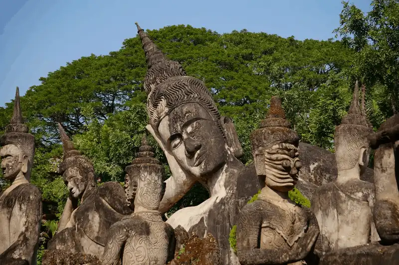 Tạp chí du lịch Wanderlust Tips Ngắm vẻ trầm mặc của Vườn Tượng Phật Buddha Park ở Lào