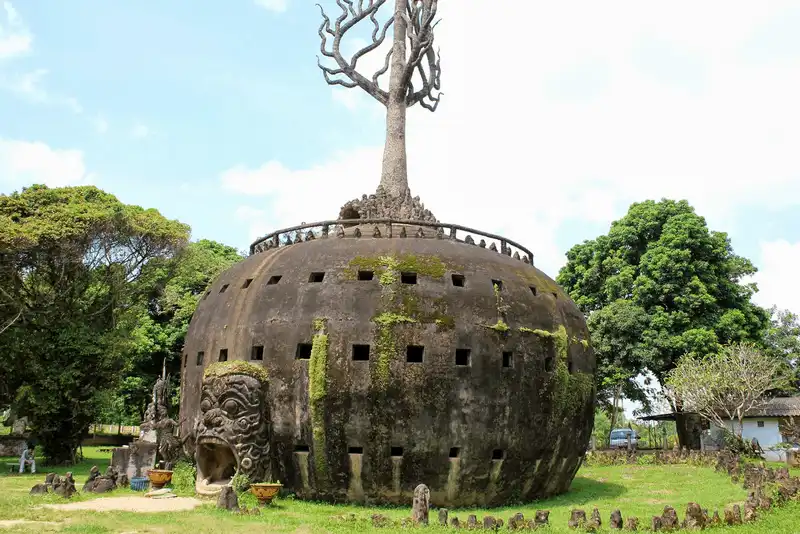 Tạp chí du lịch Wanderlust Tips Ngắm vẻ trầm mặc của Vườn Tượng Phật Buddha Park ở Lào