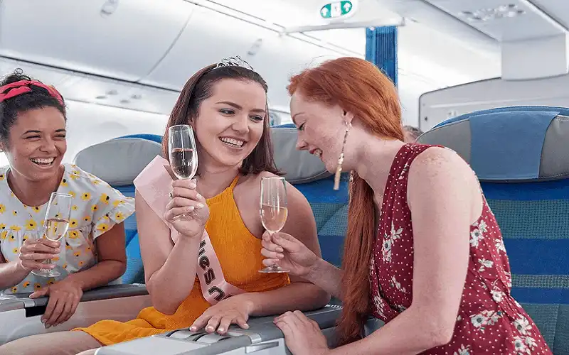 Tạp chí du lịch Wanderlust Tips Hành khách sẽ bị phạt nặng nếu say rượu trên máy bay