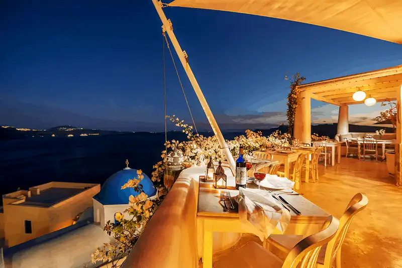 Tạp chí du lịch Wanderlust Tips Santorini và những điều bạn không nên làm khi đến đây