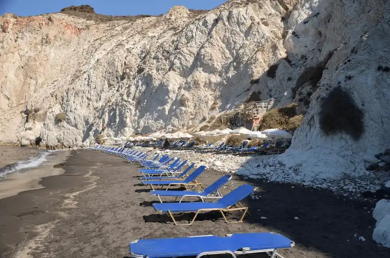 Tạp chí du lịch Wanderlust Tips Santorini và những điều bạn không nên làm khi đến đây