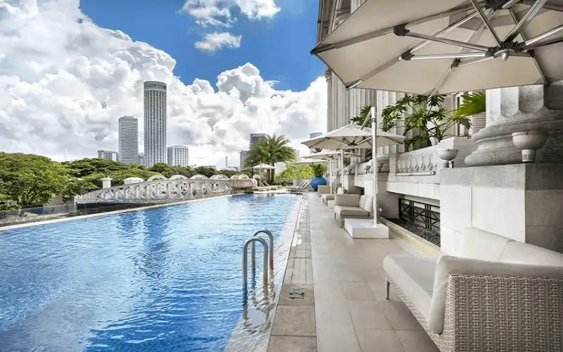 Tạp chí du lịch Wanderlust Tips Top 10 khách sạn có bể bơi vô cực tốt nhất ở Singapore