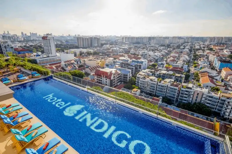 Tạp chí du lịch Wanderlust Tips Top 10 khách sạn có bể bơi vô cực tốt nhất ở Singapore