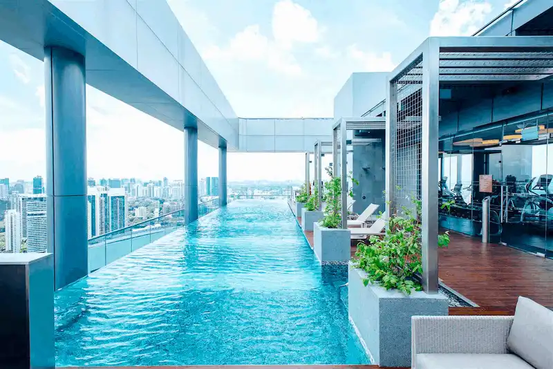 Tạp chí du lịch Wanderlust Tips Top 10 khách sạn có bể bơi vô cực tốt nhất ở Singapore