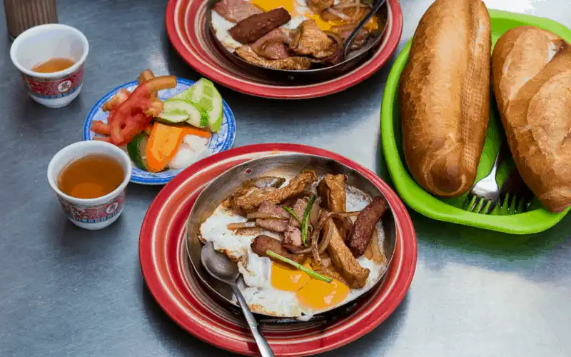 Tạp chí du lịch Wanderlust Tips Việt Nam thuộc top những nước có bữa ăn sáng với trứng nổi bất nhất