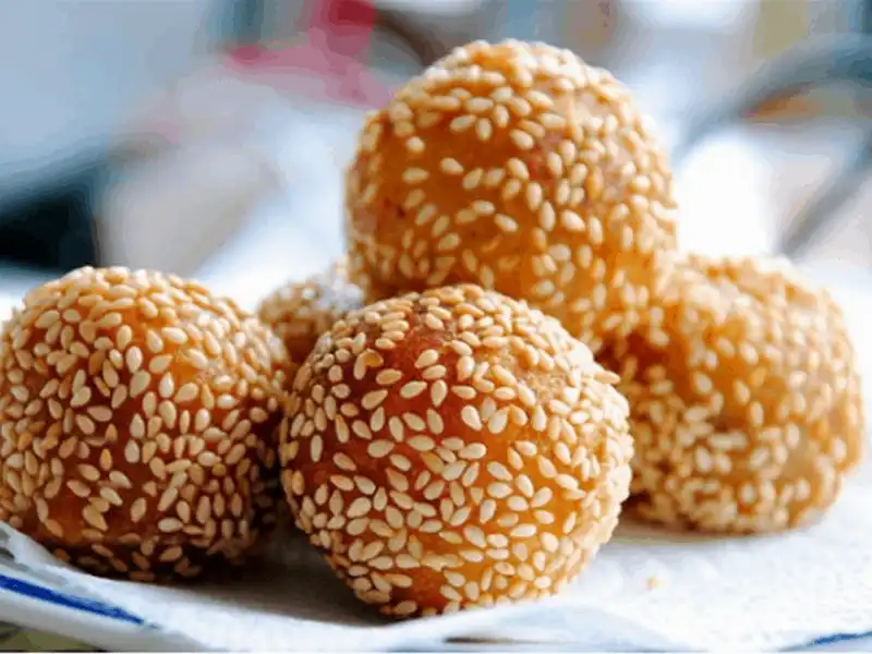 Tạp chí du lịch Wanderlust Tips - 5 hàng bánh rán tuyệt ngon ở phố cổ Hà Nội