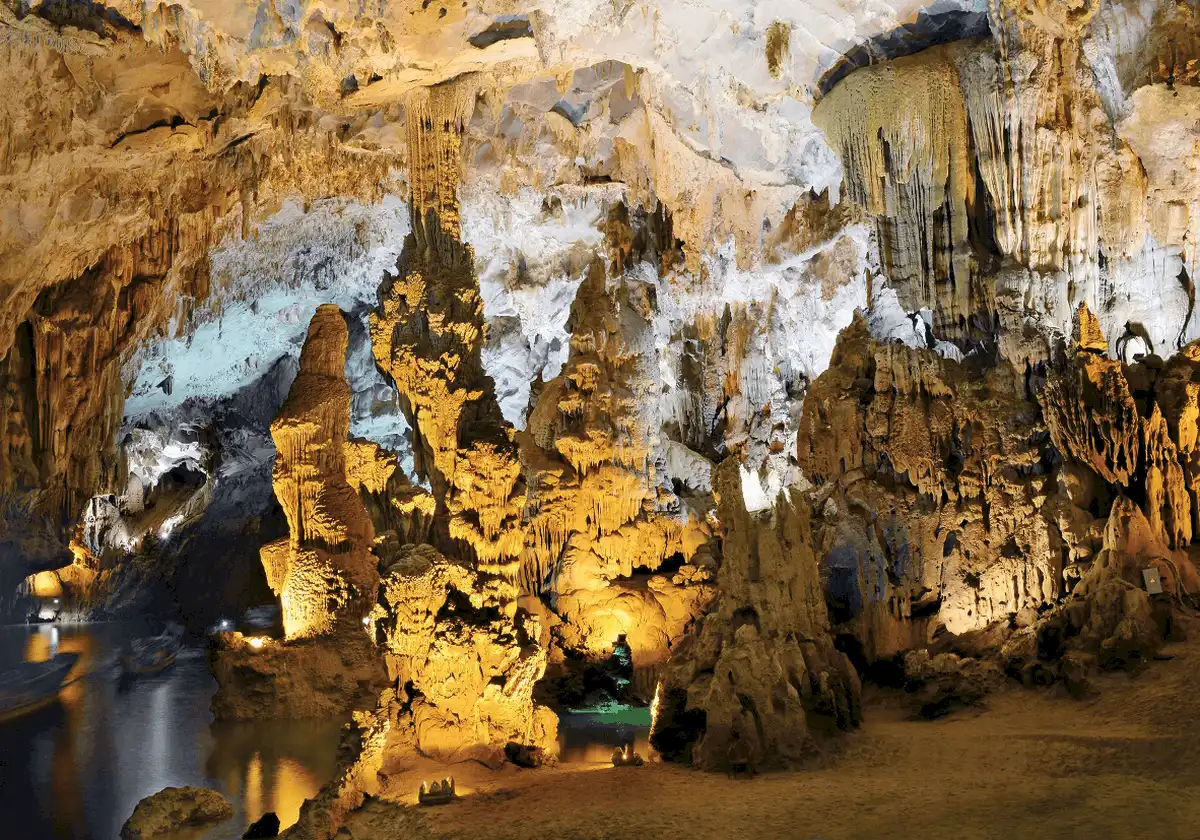 Tạp chí du lịch Wanderlust Tips 8 điểm du lịch Quảng Bình không thể bỏ qua vào buổi chiều